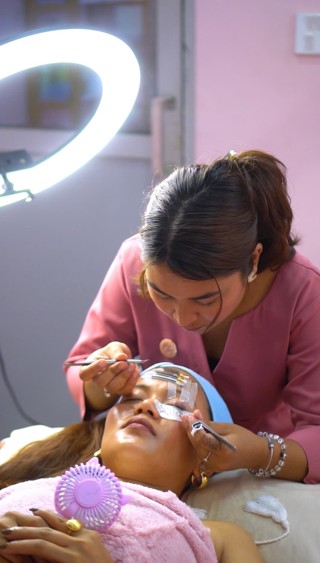 Lashes extension